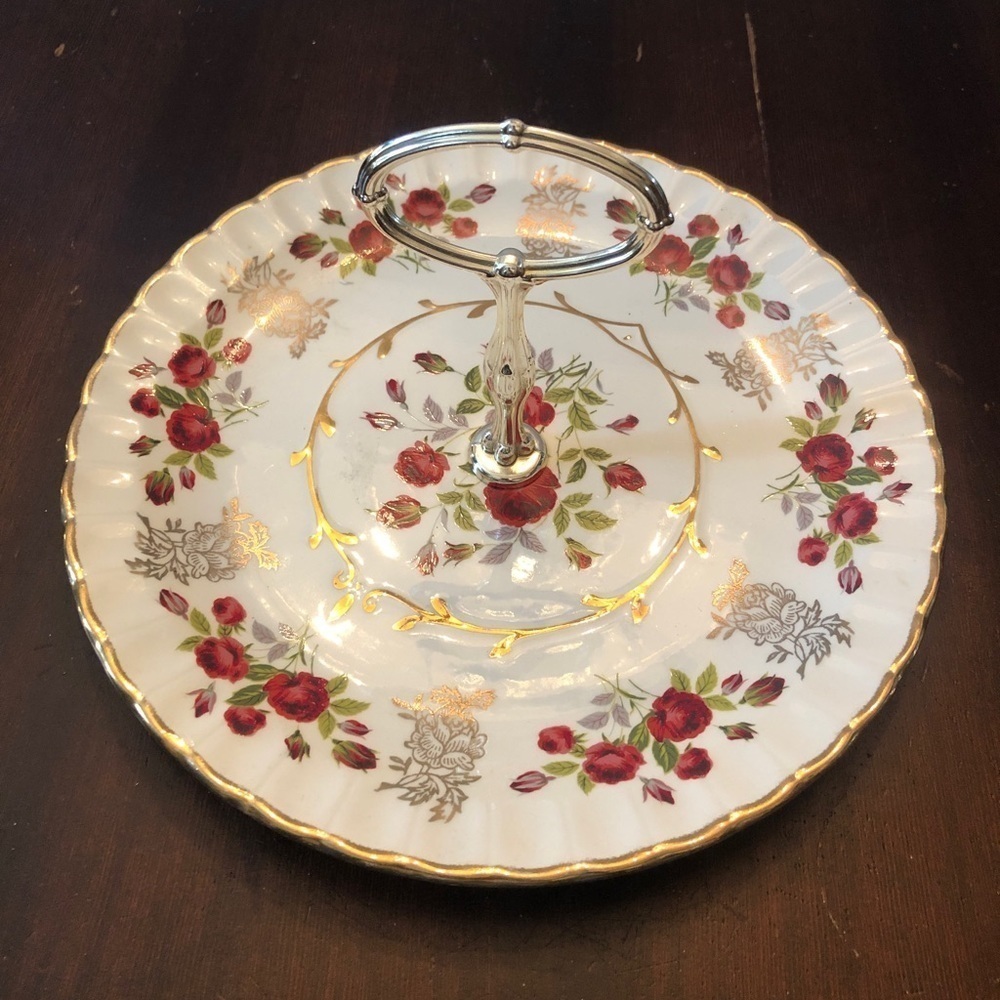 - Vintage Serving Dish.Wood And Sons,England.10”Gold Detail.